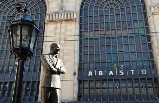 Monumento a Carlos Gardel